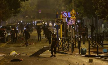 Cập nhật trực tiếp: Các cuộc biểu tình gây rối ở Pháp sau vụ cảnh sát bắn chết thanh niên.