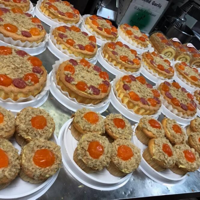 banh-bong-lan-trung-muoi-cupcake-1-666x666.jpg