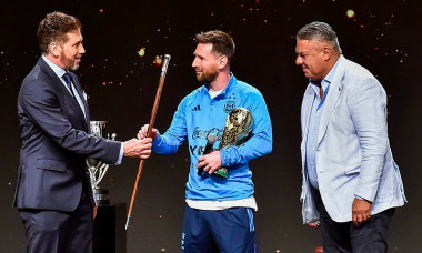 Messi được xướng danh 'Chỉ huy bóng đá thế giới'